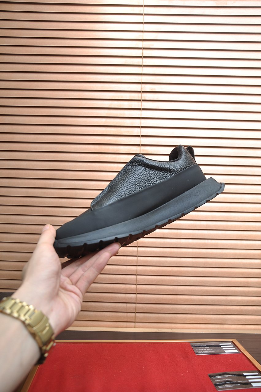 Armani Eagle-Accent Low-Top Sneakers