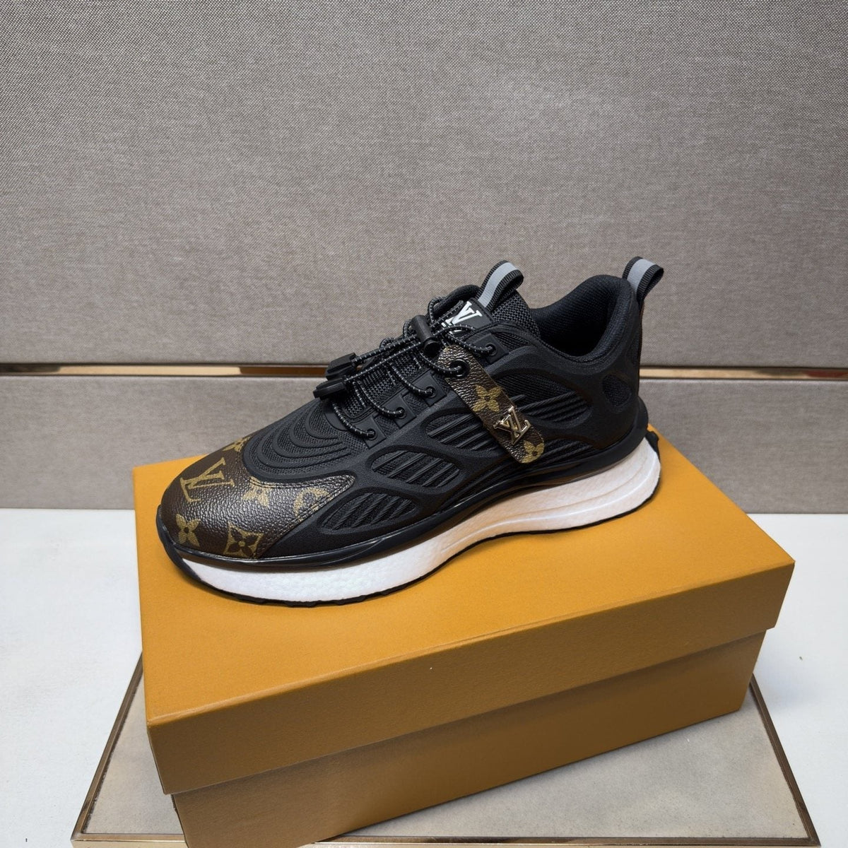 Louis Vuitton Men's Patterned Low-Top Sneakers - Mesh Lining